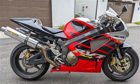 This Stunning 2002 Honda RC51 Offers to Put WSBK Technology at Your ...