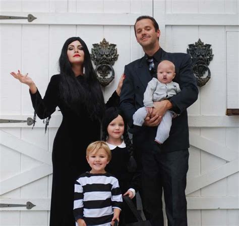 100+ Halloween Family Costume Ideas & Inspiration for Your Whole Clan | Family halloween ...