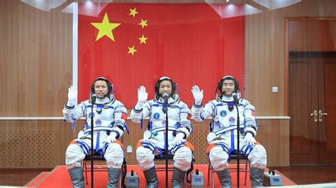 Chinese astronauts share thoughts on the Shenzhou-12 mission - CGTN