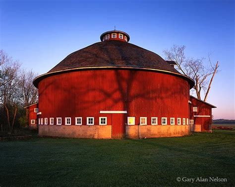 Indiana round barn | Red barn, Barn house, Barn pictures