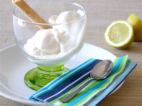 helado de yogurt griego y limón fácil de hacer en casa