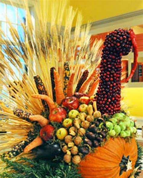 Cool Turkey Decorations For Your Thanksgiving Table - DigsDigs