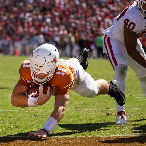 The University of Texas Longhorns football game against OU in Dallas ...