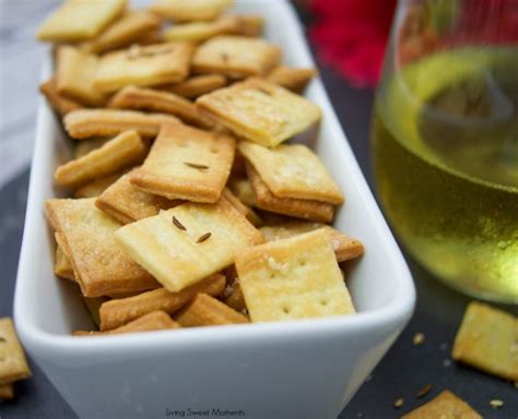 Crunchy Homemade Saltine Crackers - Living Sweet Moments