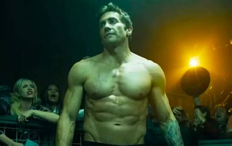 Jake Gyllenhaal surge trincadíssimo em primeiras cenas de remake de clássico dos anos 1980 ...