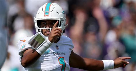 Tua Tagovailoa Converts Doubters After 6-TD Game in Dolphins' Win vs ...