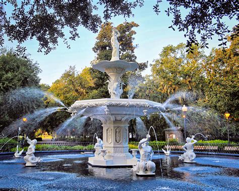 Forsyth Fountain | Savannah Sam Photography