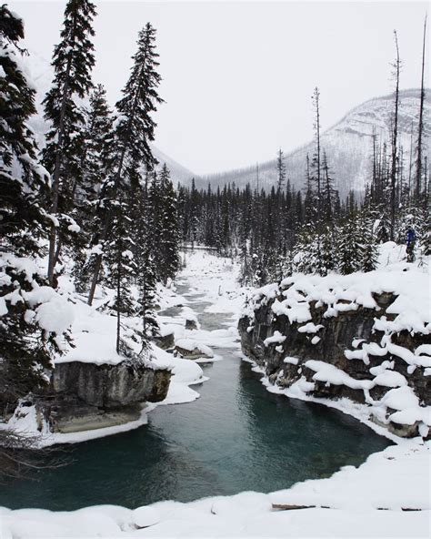 10 Pictures To Inspire You To Go To The Canadian Rockies In The Winter ...