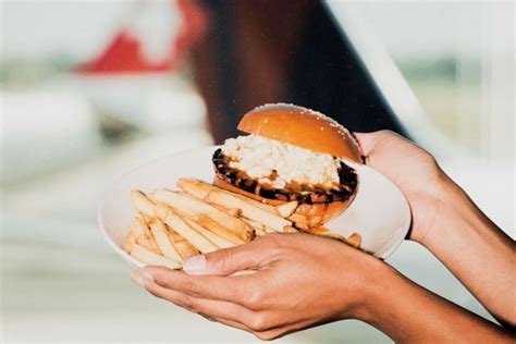 Restaurants at Delta's JFK Terminal 4: A Taste Test - Bloomberg