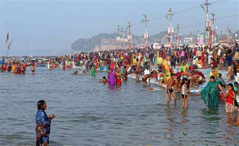 Magh Mela 2021: Photos of Devotees Taking Holy Dip in Sangam at Prayagraj on 'Mauni Amavasya ...