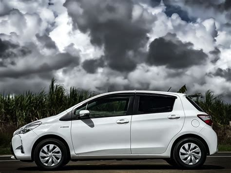 Toyota Vitz Hybrid - JBadal