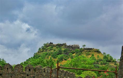 A Guide to Daulatabad Fort and The Fishy Case of The Lost Guidebook