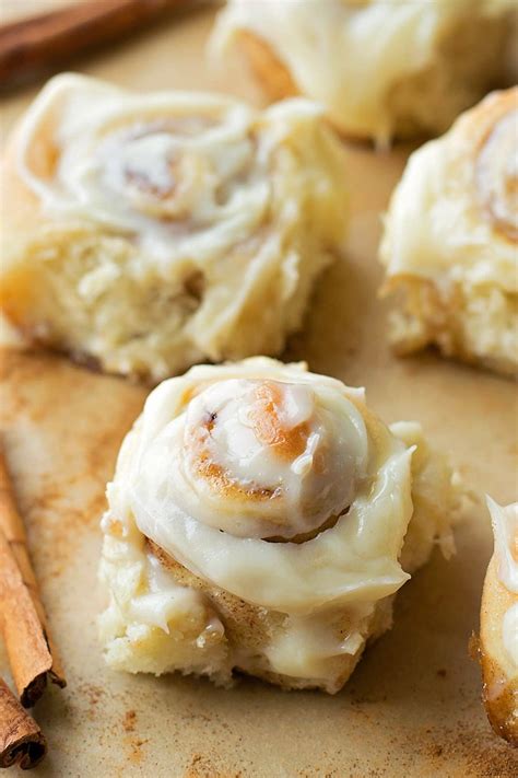 BEST Mini Cinnamon Rolls {In just 90 minutes!} | Lil' Luna