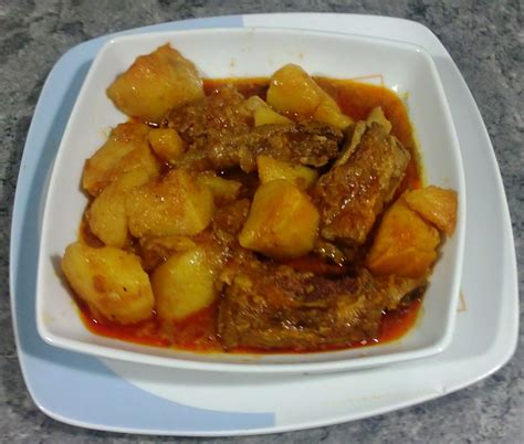 Las recetas caseras de May: Costillas adobadas con patatas