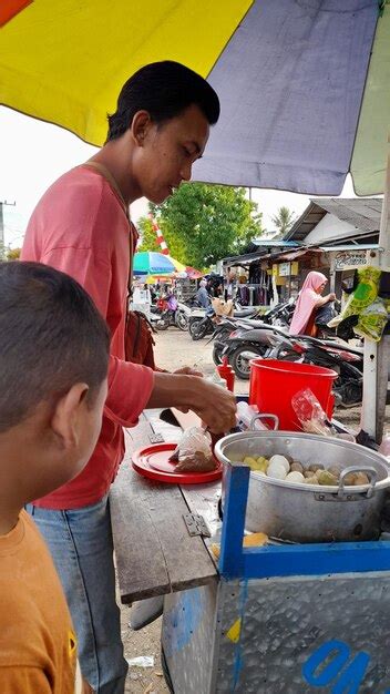 Premium Photo | Selling typical indonesian food somay