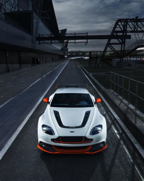 Aston Martin Unveils the Vantage GT3