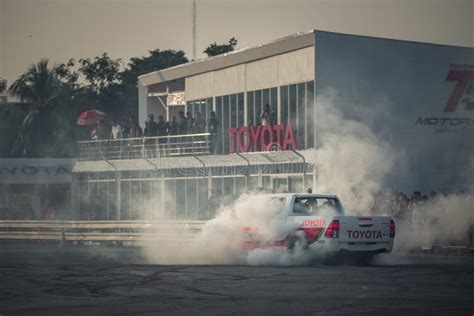 Pick-up Car Perform Burnout Tire on the Track Editorial Image - Image of drive, power: 61325385