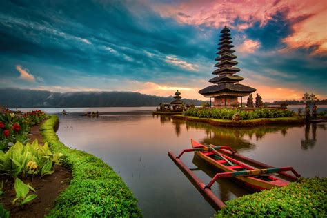 Pura Ulun Danu Bratan Bali – Harga Tiket Masuk, Daya Tarik, & Jam Buka – BookingTogo