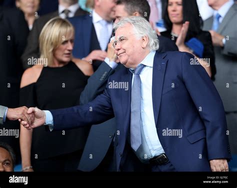 Everton chairman bill kenwright hi-res stock photography and images - Alamy