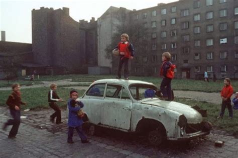 Stunning Color Photographs Capture Daily Life In Poland In The Early 1980s