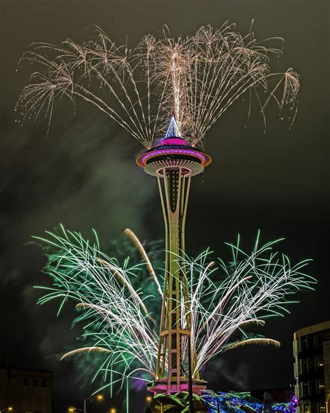 Space Needle New Years Fireworks 2017-2 | New years fireworks, Space ...