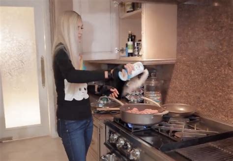 Paris Hilton Started A YouTube Channel Where She Teaches Us How To Cook ...