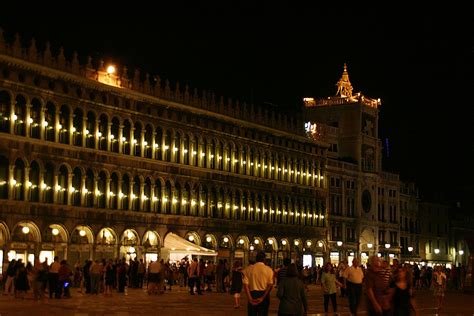 Piazza San Marco at night | Italy street, Piazza san marco, San marco