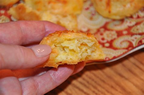 The Changeable Table: Cheddar Cheese Puffs