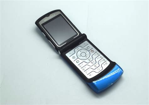 Motorola V3i Razr Sim Free Unlocked Mobile Flip Phone Vibrant Blue - Baxtros