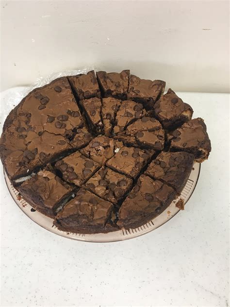 How my chocolate cake was cut : r/mildlyinfuriating