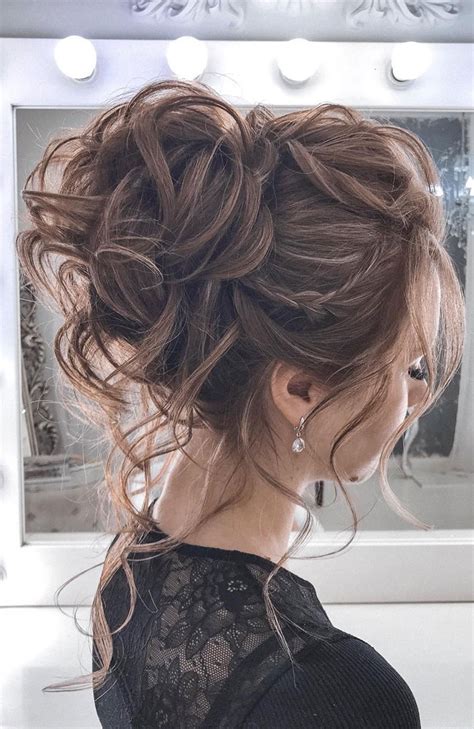 44 Messy updo hairstyles - The most romantic updo to get an elegant look