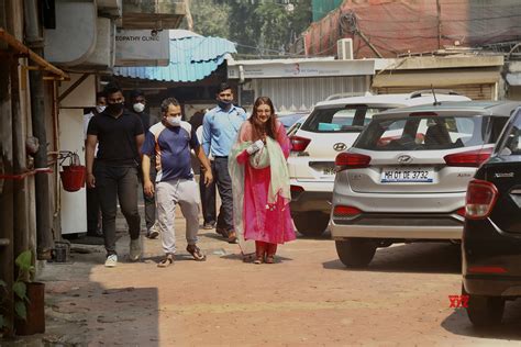 Bride To Be Kajal Agarwal With Her Mom Spotted At Kajal Home In Mumbai HD Gallery - Social News XYZ