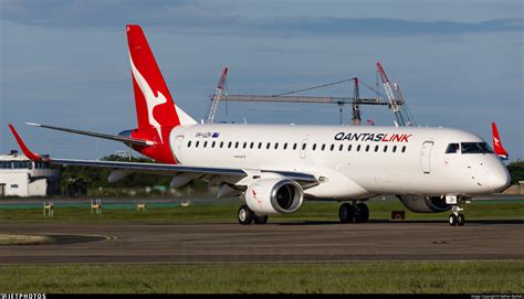 VH-UZH | Embraer 190AR | Qantaslink (Alliance Airlines) | Nathan ...