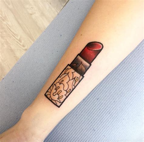 13 Adorable Lipstick Tattoos That'll Take Your Makeup Obsession to the ...