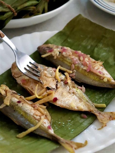 Banana-wrapped Salay-Salay Fish - Kawaling Pinoy