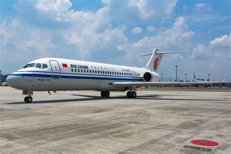 The Story Of The COMAC ARJ21 - China's 90 Seat Regional Jet