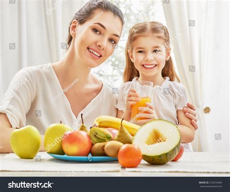 Happy Family Eating Fresh Fruit Stock Photo 276316409 | Shutterstock