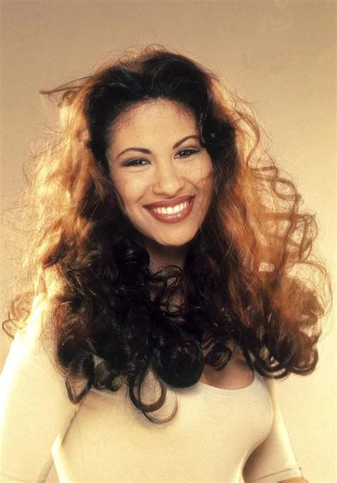 Selena Quintanilla's 18 Remarkable Hairstyles - Top Beauty Magazines