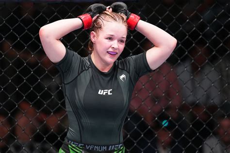 UFC Vegas 59 video: Cory McKenna becomes first woman in UFC history to earn Von Flue choke ...