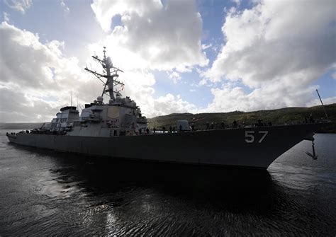 Arleigh Burke-class guided-missile destroyer USS Mitscher (DDG 57 ...