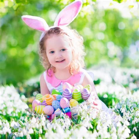 Little girl at Easter egg hunt — Stock Photo © FamVeldman #98233212