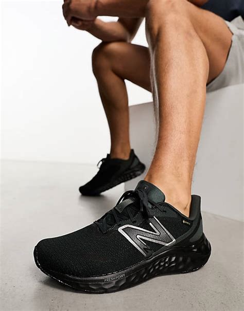 New Balance Running Arishi V4 trainers in black and silver | ASOS