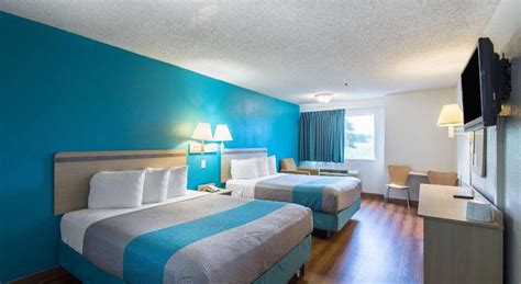 Motel 6-Lawrence, KS, Lawrence (KS) | Best Price Guarantee - Mobile ...