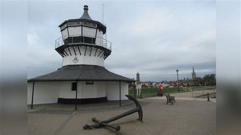 Harwich lighthouses celebrate 200th anniversary - BBC News