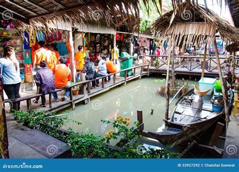 Ayothaya Floating Market editorial photography. Image of peddling - 33927292