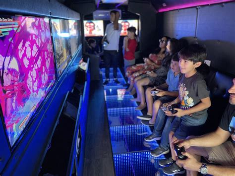 VIDEO GAME BIRTHDAY PARTIES - The Best Gaming Party Bus For Kids