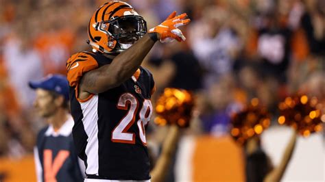 Bengals' Joe Mixon needs minor surgery on his knee, will miss at least ...