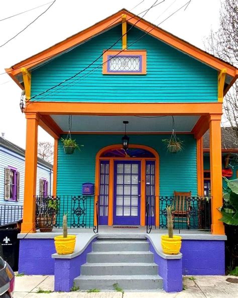 Pin by Gina🌟 on Casas coloridas | Exterior house colors, House paint ...