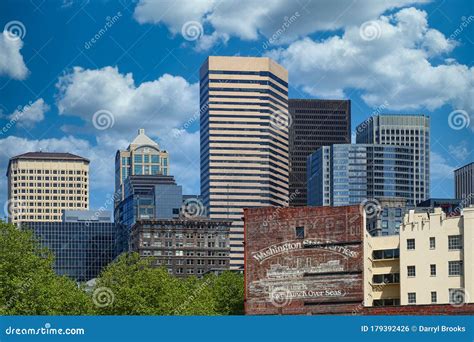 Skyline of Downtown Seattle Editorial Photo - Image of blue ...