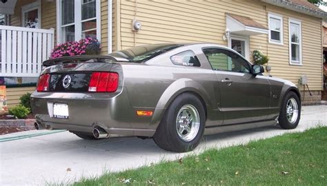 Mineral Gray 2005 Ford Mustang GT Coupe